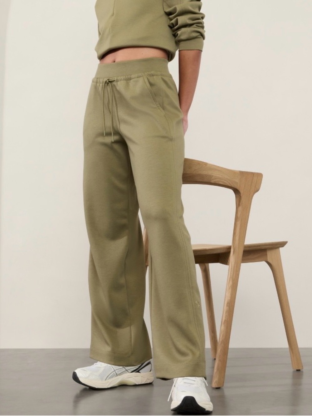 Athleta Allure High Rise Relaxed Wide-Leg Pull On Pant Olive Green Pockets SMALL